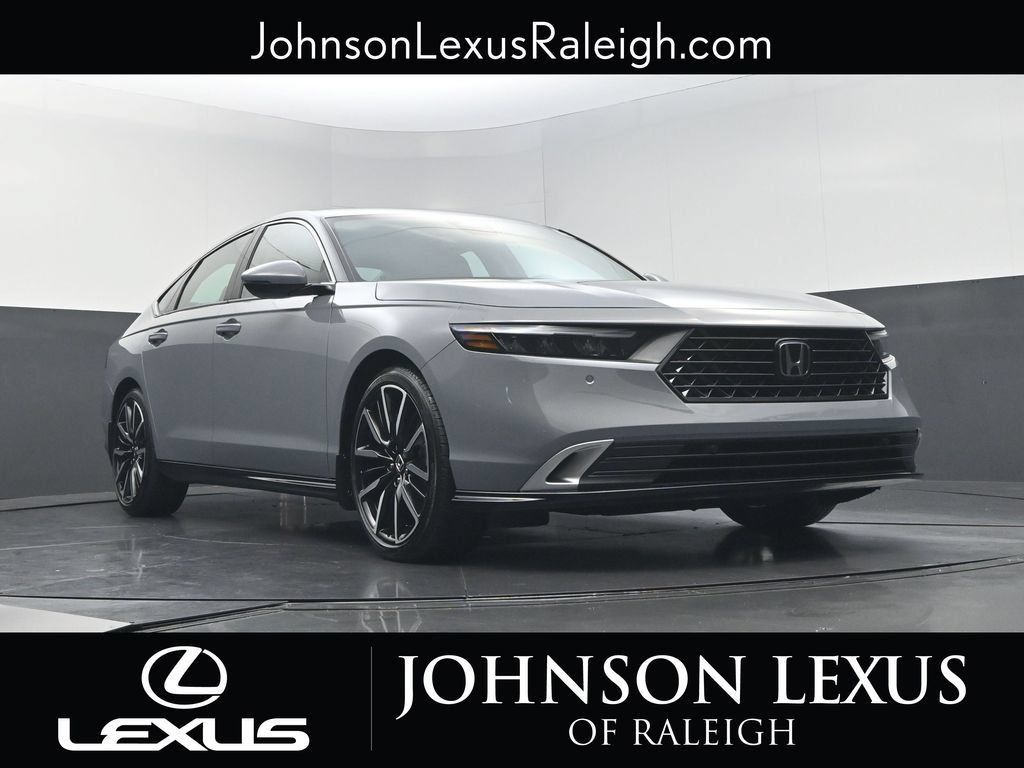 Used 2023 Honda Accord Touring image 14