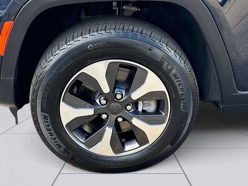 Used 2023 Jeep Grand Cherokee 4WD 4xe image 12