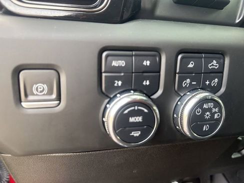 Used 2024 GMC Sierra 2500 AT4 w/ AT4 Premium Plus Package AWD/4WD image 17