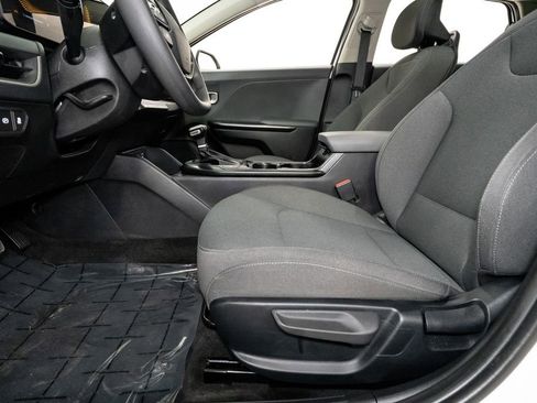 Certified 2025 Kia K4 FWD image 11