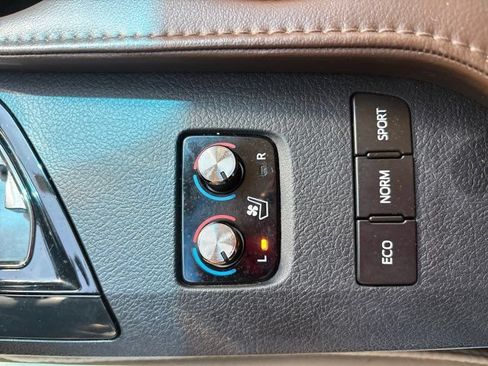 Used 2016 Toyota Avalon Limited FWD image 39