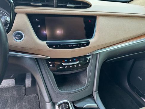 Used 2018 Cadillac XT5 Platinum w/ Driver Assist Package AWD/4WD image 11
