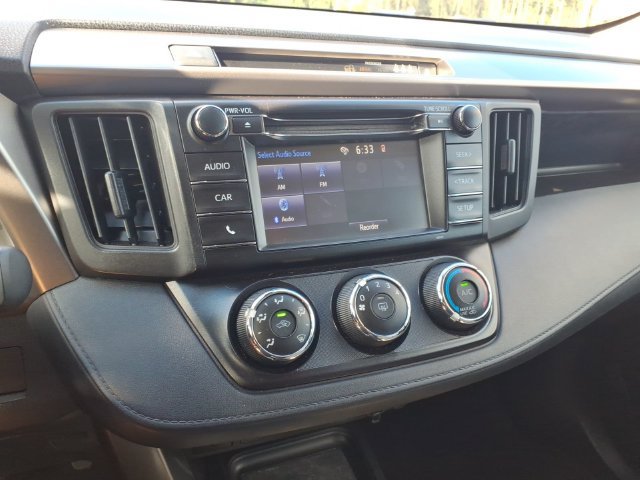 Used 2017 Toyota RAV4 LE FWD image 18