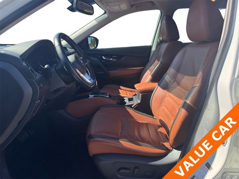 Used 2018 Nissan Rogue SL w/ Premium Package image 9