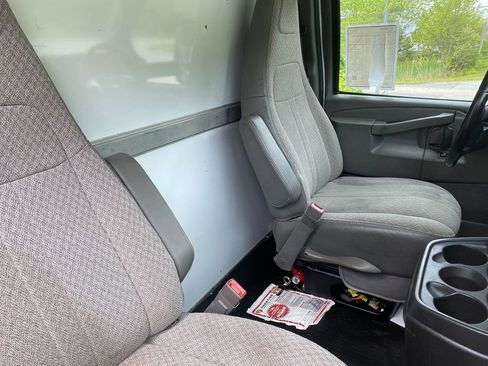Used 2017 Chevrolet Express 3500 image 35