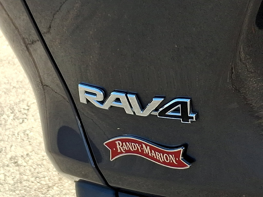Used 2022 Toyota RAV4 LE FWD image 31