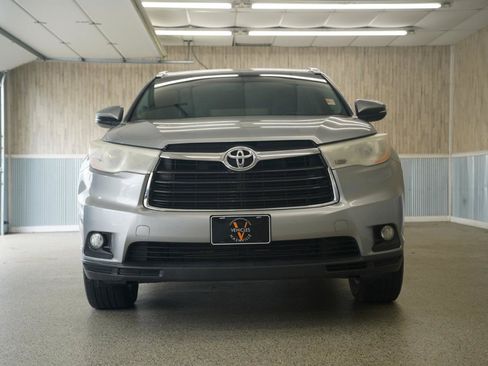 Used 2014 Toyota Highlander XLE AWD/4WD image 2