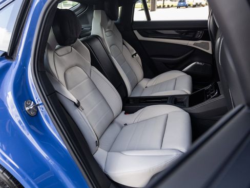 Used 2025 Porsche Panamera GTS image 44