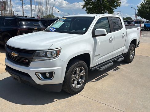 Used 2018 Chevrolet Colorado Z71 AWD/4WD image 3
