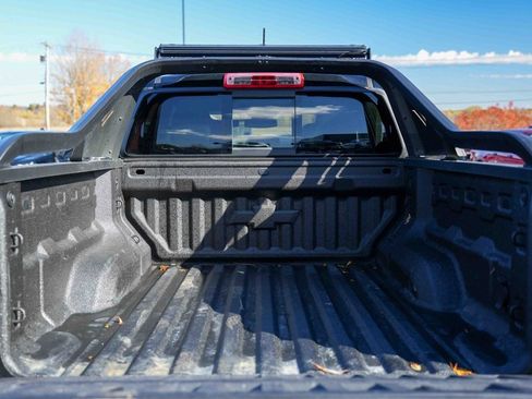 Used 2025 Chevrolet Colorado ZR2 w/ Midnight Edition image 11