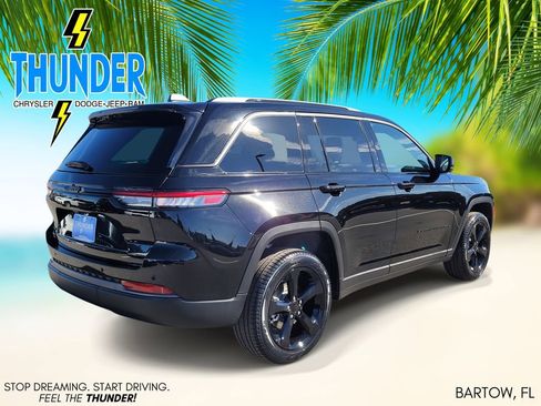 New 2026 Jeep Grand Cherokee Limited w/ Limited Altitude Package AWD/4WD image 4