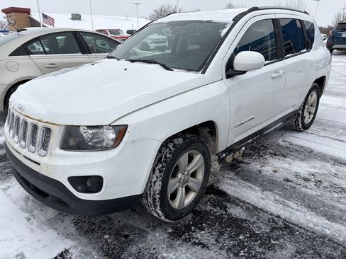 Used 2015 Jeep Compass Latitude image 3