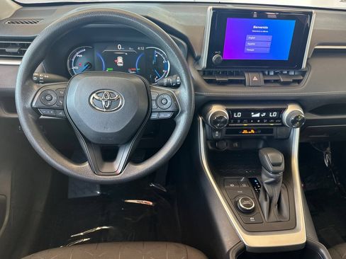 Used 2025 Toyota RAV4 XLE AWD/4WD image 17