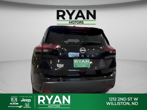 Used 2025 Nissan Rogue SV AWD/4WD image 5