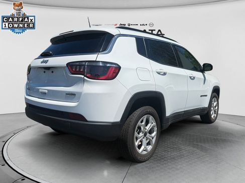 Used 2025 Jeep Compass Latitude AWD/4WD image 5