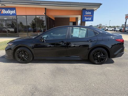Used 2025 Toyota Camry SE AWD/4WD image 2