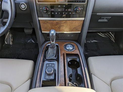 Used 2024 Nissan Armada SL w/ Captain's Chairs Package image 21