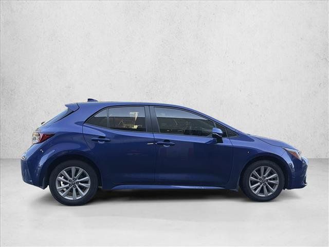 Used 2025 Toyota Corolla SE w/ SE Package FWD image 4