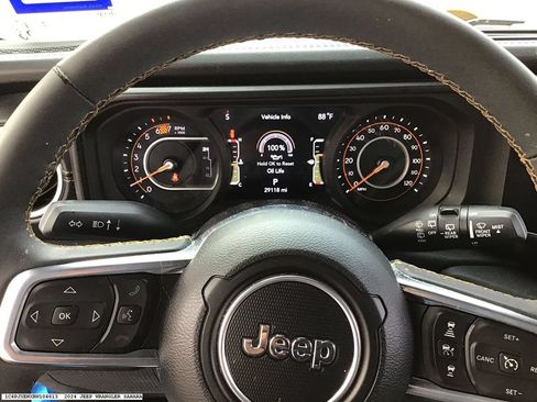 Used 2024 Jeep Wrangler Unlimited Sahara w/ Technology Group AWD/4WD image 13