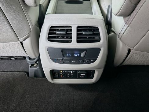 Used 2018 Honda Pilot Touring image 28