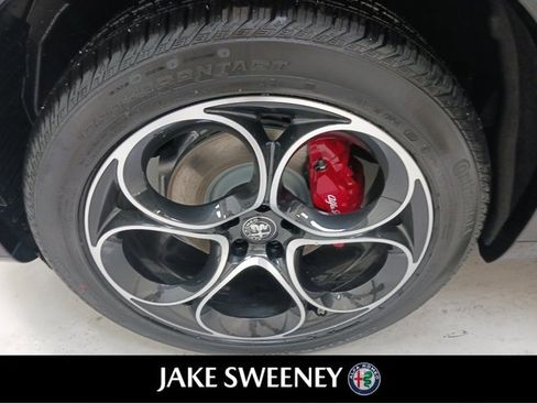 Used 2022 Alfa Romeo Stelvio Veloce image 28