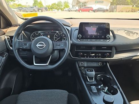 Used 2023 Nissan Rogue SV AWD/4WD image 2