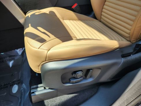 New 2026 Land Rover Discovery Limited Edition AWD/4WD image 17