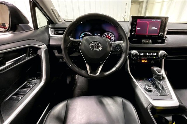 Used 2021 Toyota RAV4 XLE Premium AWD/4WD image 5
