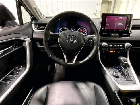 Used 2021 Toyota RAV4 XLE Premium AWD/4WD image 5