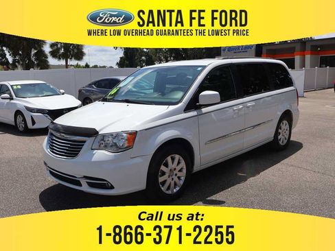 Used 2016 Chrysler Town & Country Touring FWD image 1