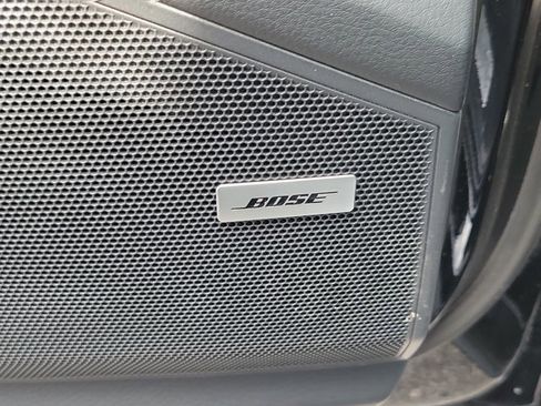 Certified 2023 Porsche Cayenne Platinum Edition image 27