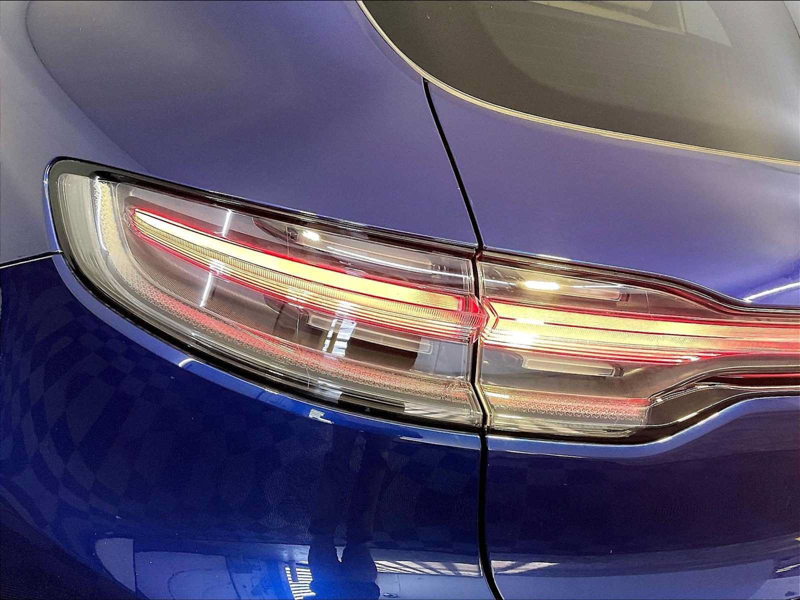 Certified 2023 Porsche Macan AWD/4WD image 30