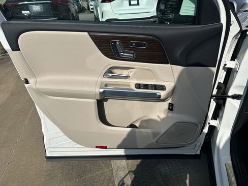 New 2026 Mercedes-Benz GLB 250 4MATIC image 10