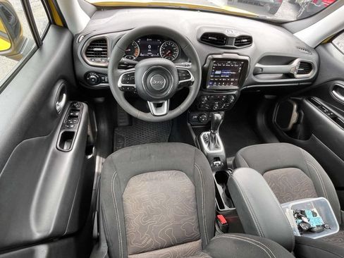 Used 2023 Jeep Renegade Latitude AWD/4WD image 12