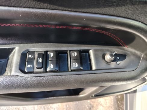 Used 2025 Jeep Compass Trailhawk image 18