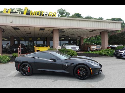 Used 2019 Chevrolet Corvette Stingray Coupe w/ 1LT RWD image 1