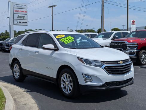 Used 2018 Chevrolet Equinox LT FWD image 3