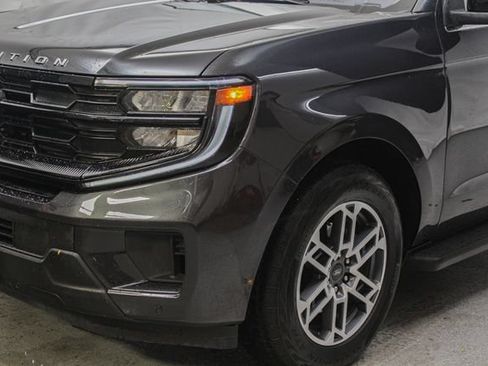 Certified 2025 Ford Expedition Active AWD/4WD image 4