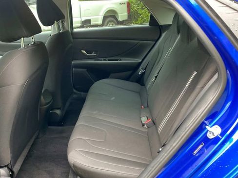 Used 2023 Hyundai Elantra SEL w/ Convenience Package FWD image 9