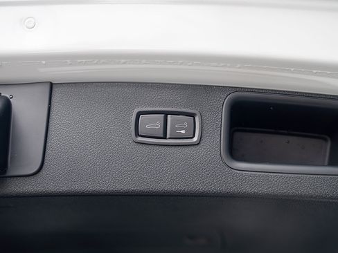 Certified 2026 Porsche Macan AWD/4WD image 24