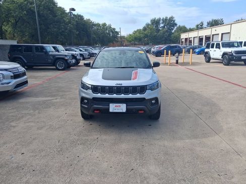 Used 2025 Jeep Compass Trailhawk AWD/4WD image 5