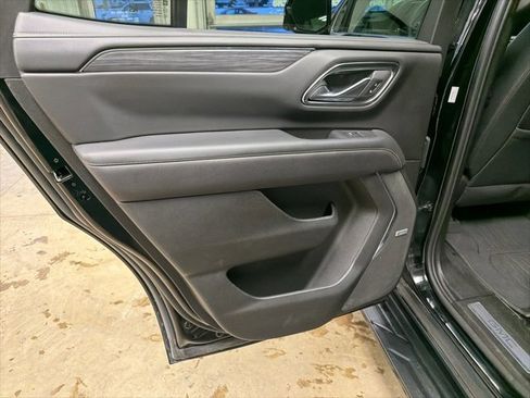 Used 2024 GMC Yukon SLT w/ SLT Luxury Package image 32