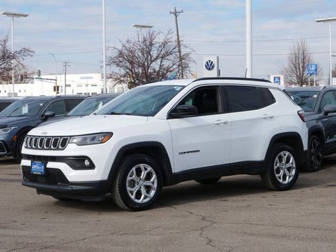 Used 2024 Jeep Compass Latitude image 3