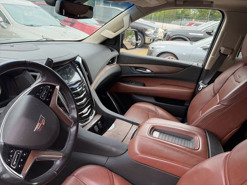 Used 2019 Cadillac Escalade ESV Luxury AWD/4WD image 11