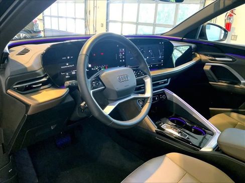 Certified 2025 Audi Q5 Premium w/ Convenience Package AWD/4WD image 4