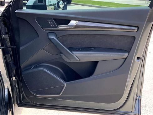 Used 2019 Audi SQ5 Premium Plus w/ Premium Plus Package AWD/4WD image 22