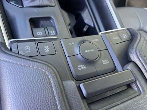 Used 2025 Toyota Grand Highlander AWD image 31