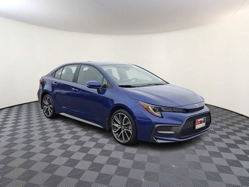 Certified 2022 Toyota Corolla SE w/ SE Premium Package image 5