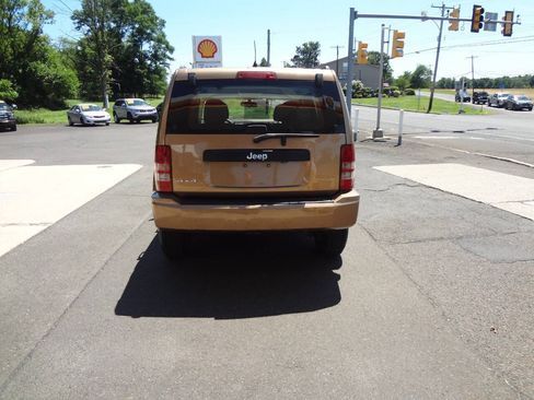 Used 2012 Jeep Liberty Sport AWD/4WD image 4