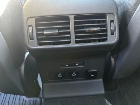 Used 2025 Land Rover Range Rover Velar Dynamic SE image 34